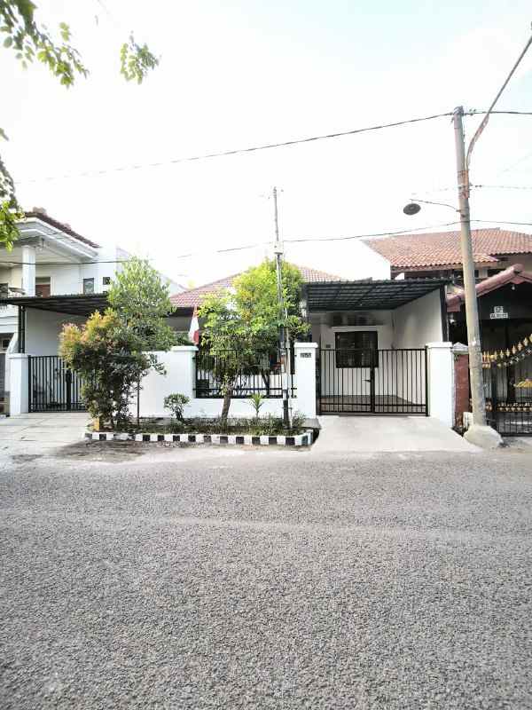 dijual rumah rungkut asri utara
