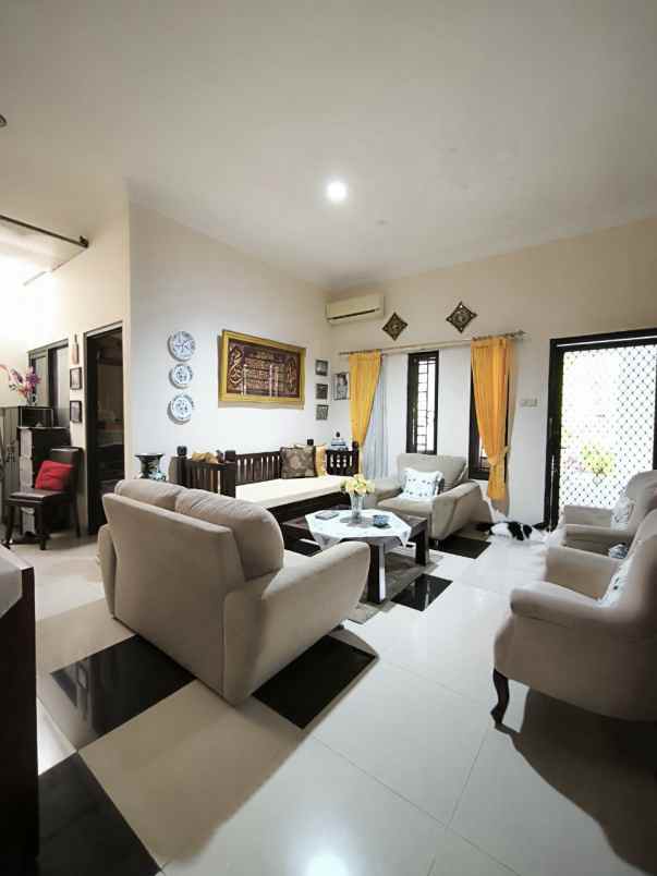 dijual rumah rungkut asri utara