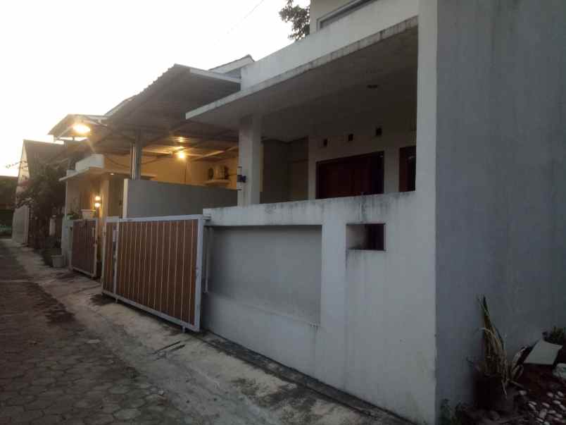 dijual rumah sambego