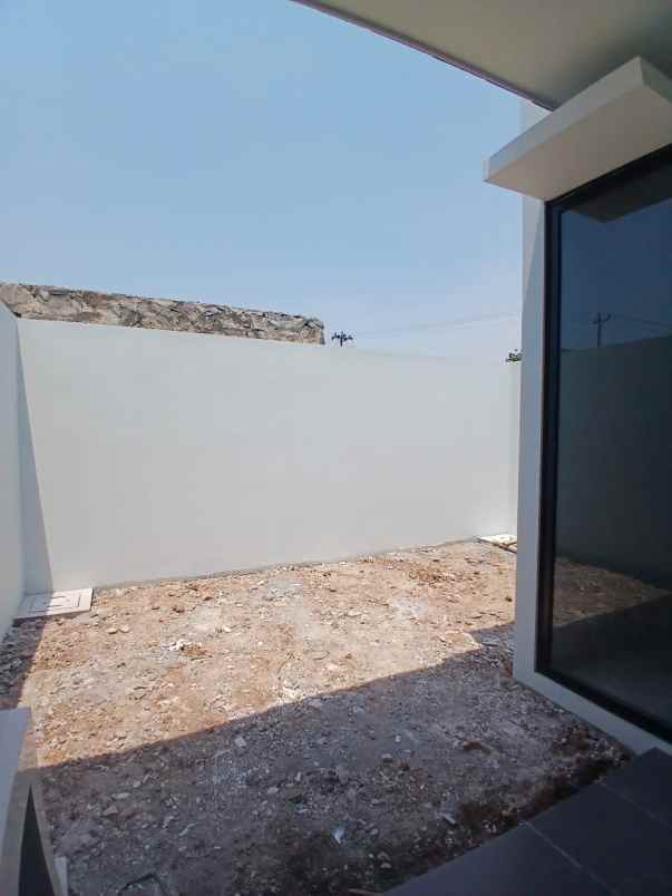 dijual rumah sambiroto