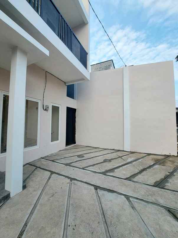 dijual rumah saptorenggo