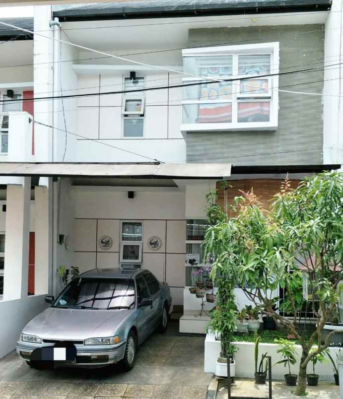 dijual rumah sariwangi