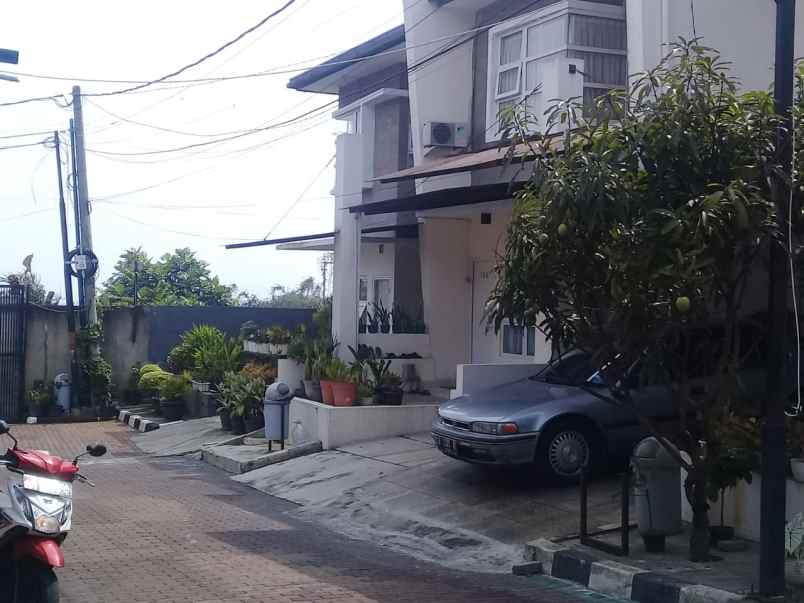 dijual rumah sariwangi