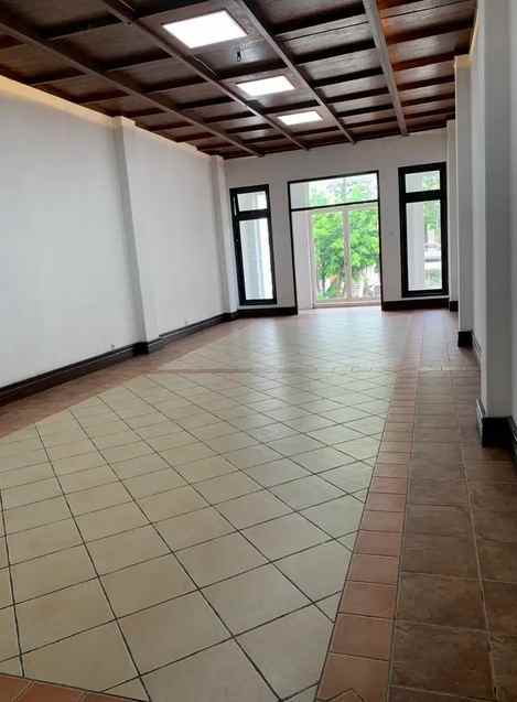 dijual rumah satelit