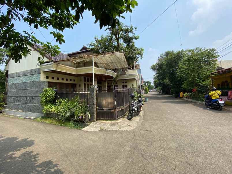 dijual rumah sayap holis caringin