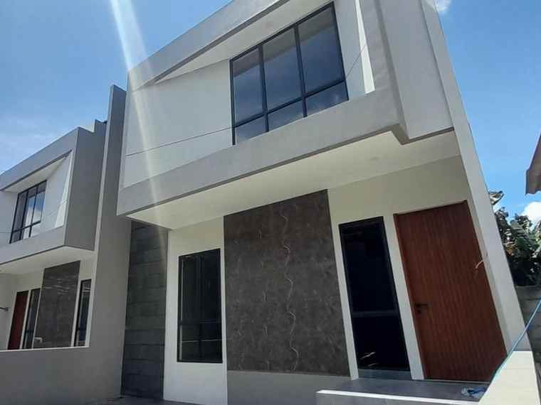 dijual rumah sayap setra duta