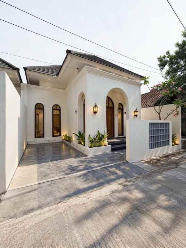 dijual rumah sd model