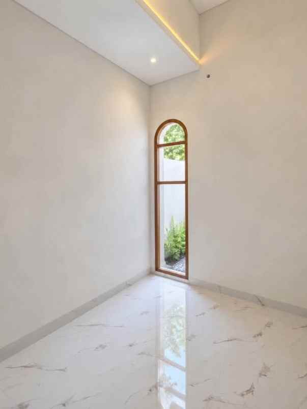 dijual rumah sd model