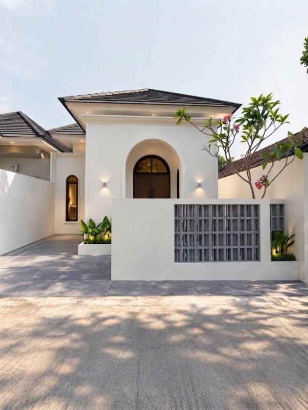 dijual rumah sd model