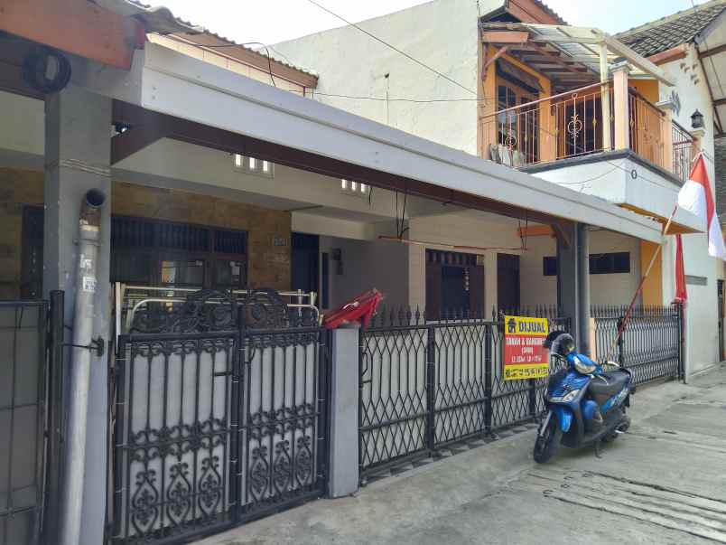 dijual rumah second 2lt kokoh terawat di kramat jati