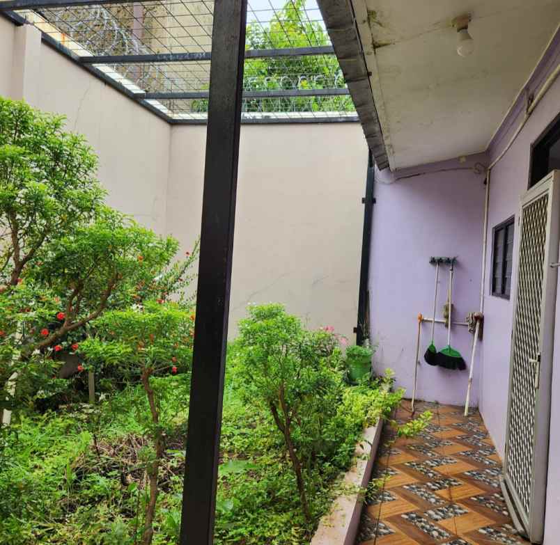 dijual rumah second terawat di pancoran mas depok