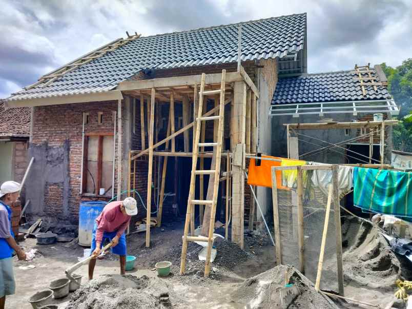 dijual rumah selomartani