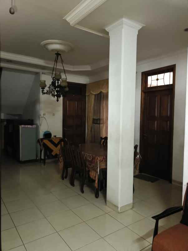 dijual rumah senayan
