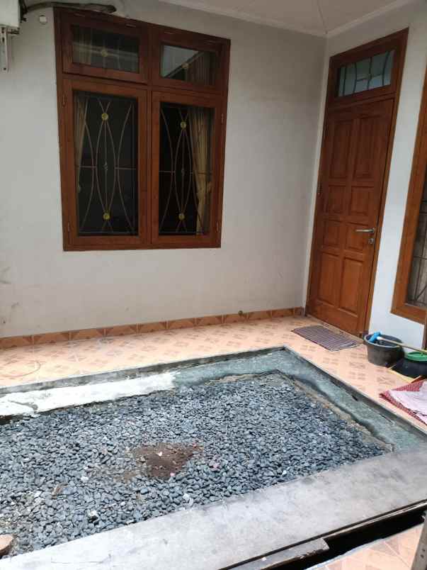 dijual rumah senayan