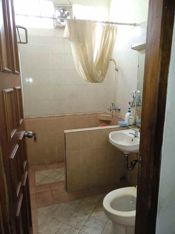 dijual rumah senayan