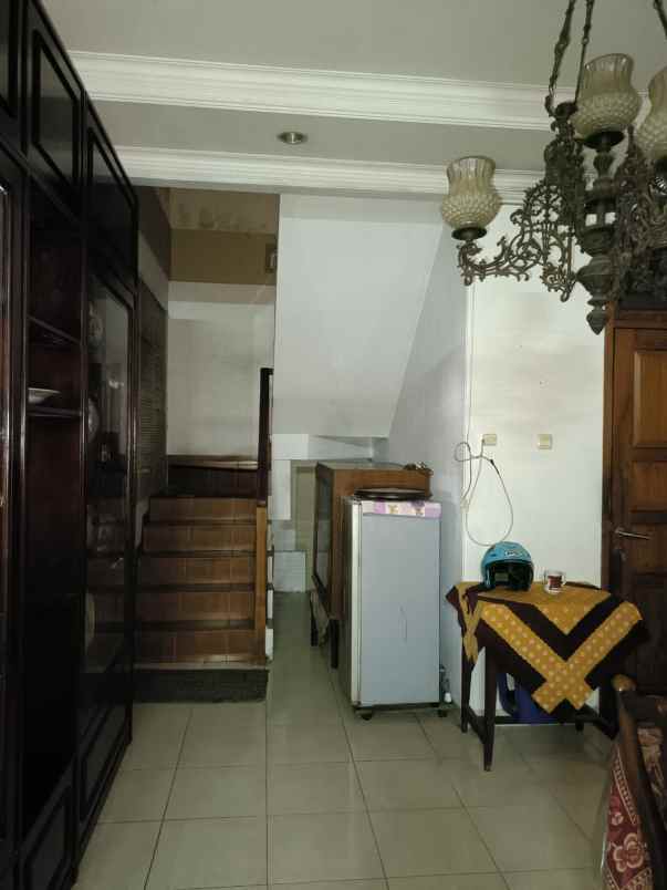 dijual rumah senayan