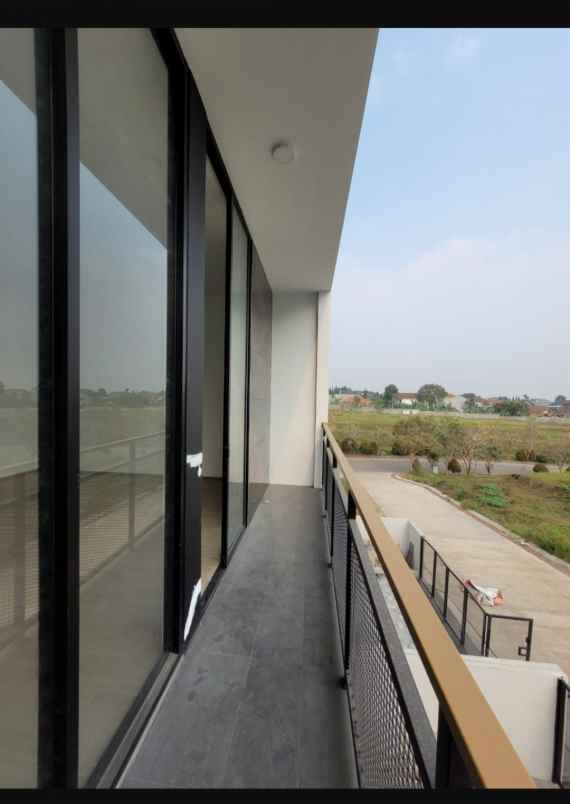 dijual rumah setraduta