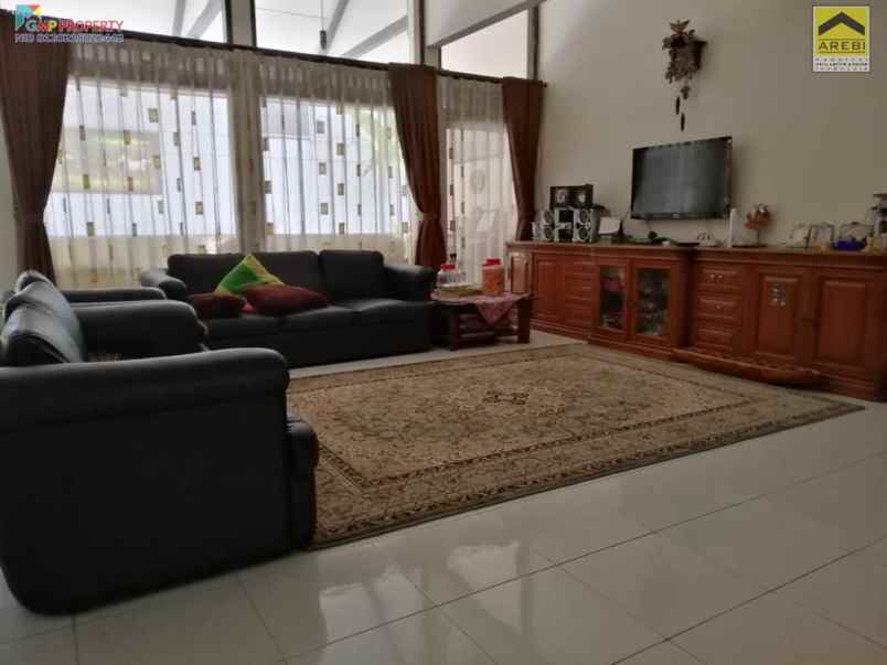 dijual rumah setrasari sukajadi kota