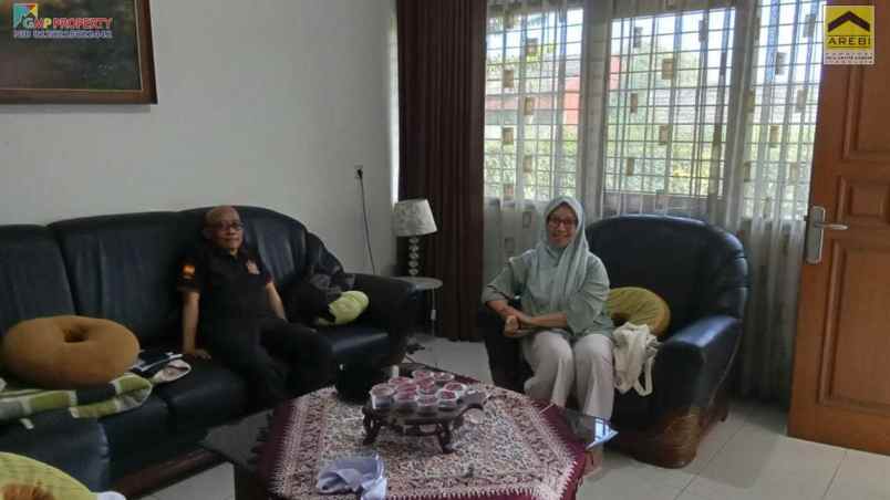 dijual rumah setrasari sukajadi kota