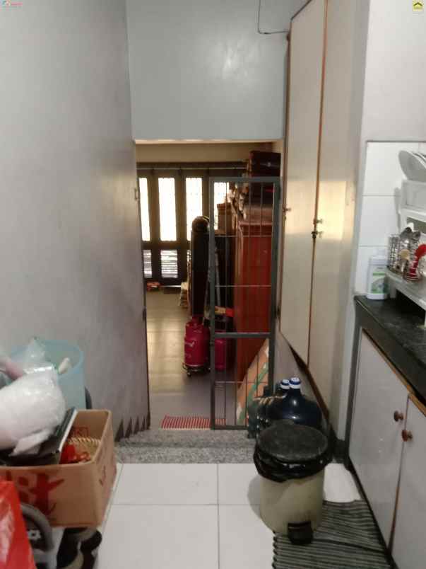 dijual rumah setrasari sukajadi kota