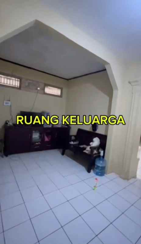 dijual rumah siap huni dua lantai lokasi strategis
