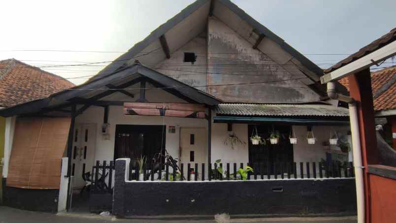 dijual rumah siap huni ke jl mobil 50 meter