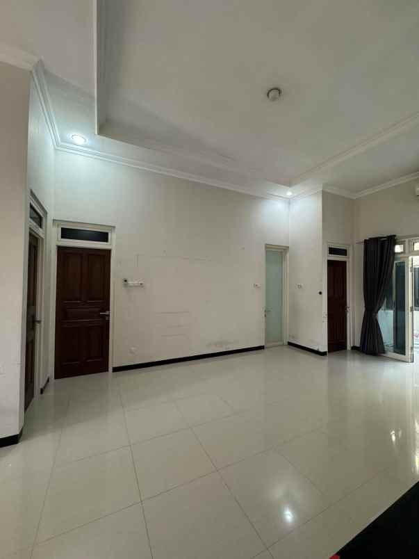 dijual rumah siap huni manyar tirtoyoso surabaya