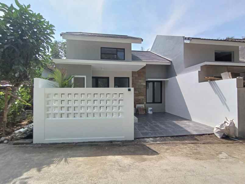 dijual rumah sidoluhur kec godean