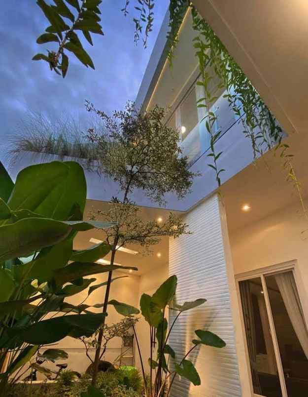 dijual rumah simpang darmo permai