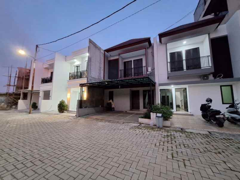 dijual rumah sip441