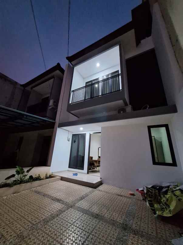 dijual rumah sip441a