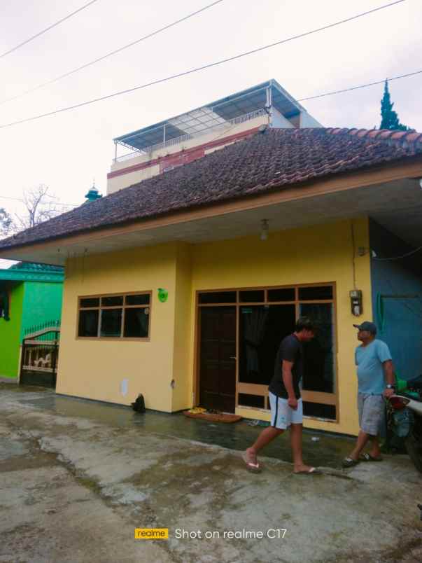 dijual rumah songgokerto