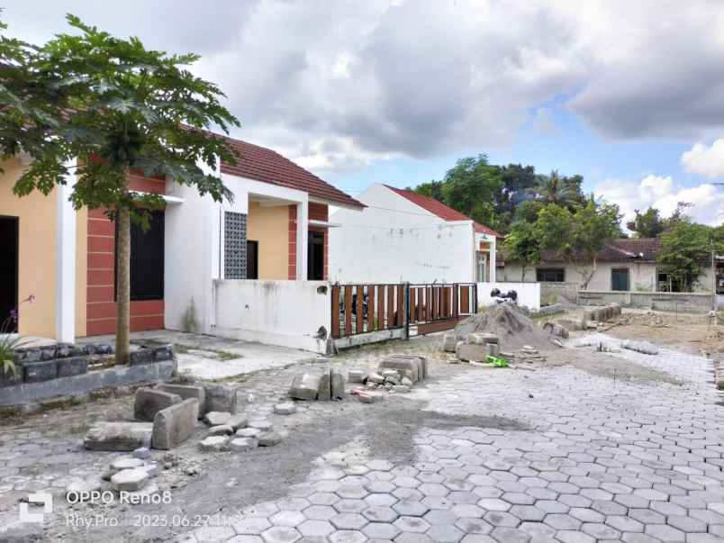 dijual rumah spbu manisrenggo