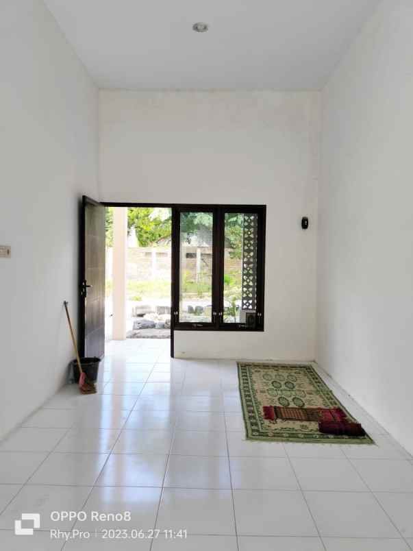 dijual rumah spbu manisrenggo