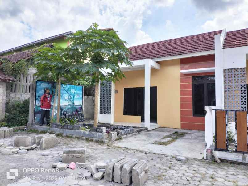 dijual rumah spbu manisrenggo