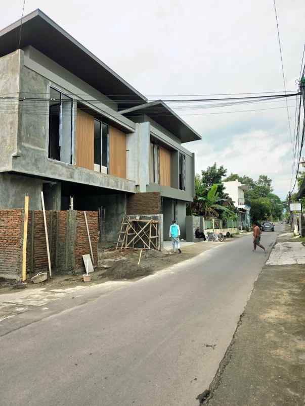 dijual rumah stadion maguwoharjo