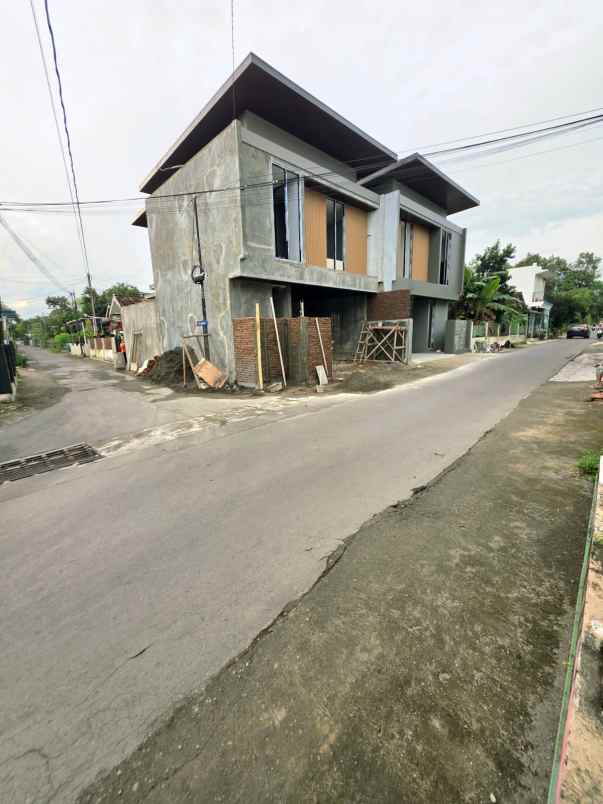 dijual rumah stadion maguwoharjo