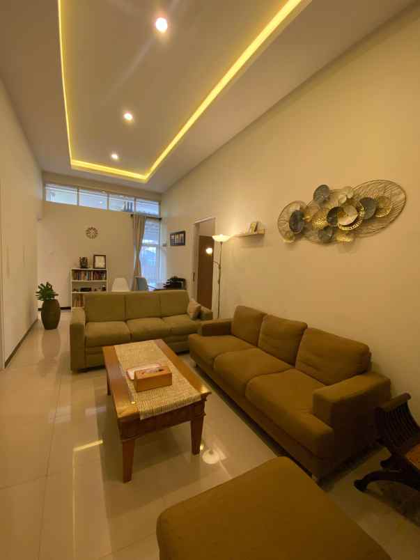 dijual rumah subang regency