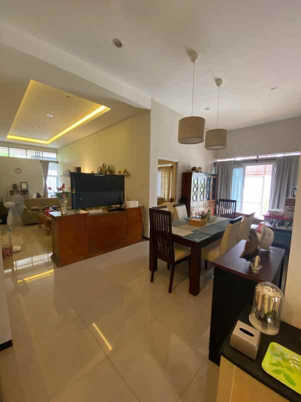 dijual rumah subang regency