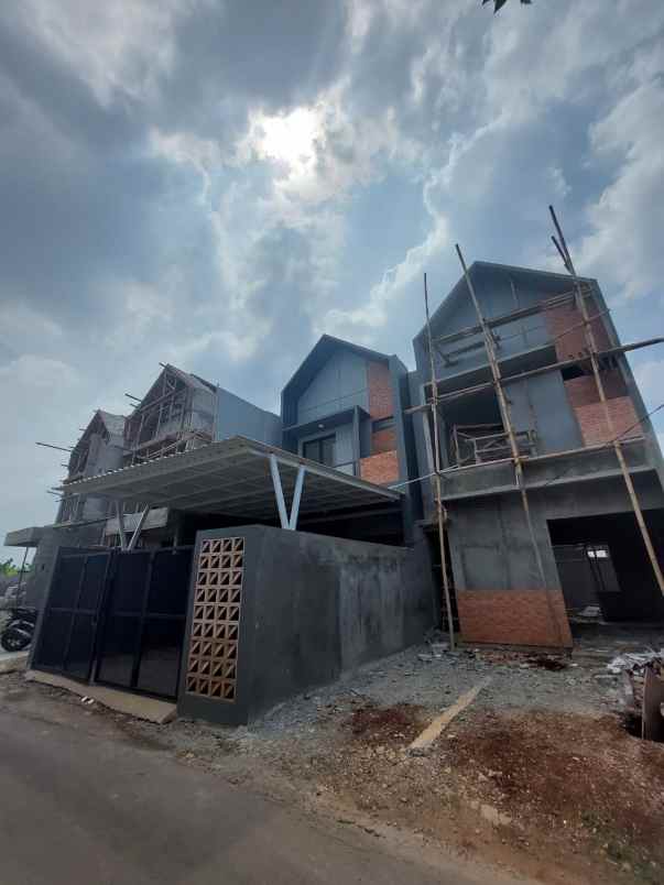 dijual rumah sukatani