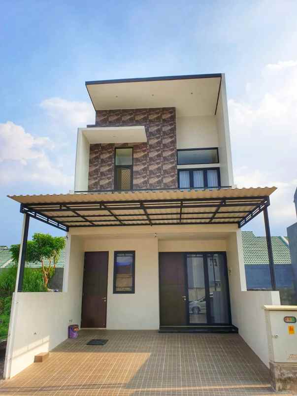 dijual rumah sukolilo dian regency