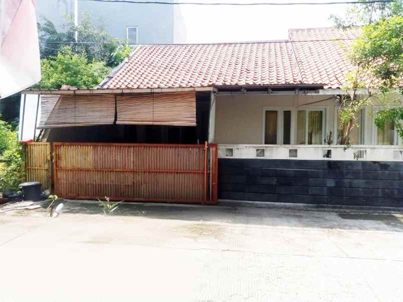 dijual rumah summarecon bluebell