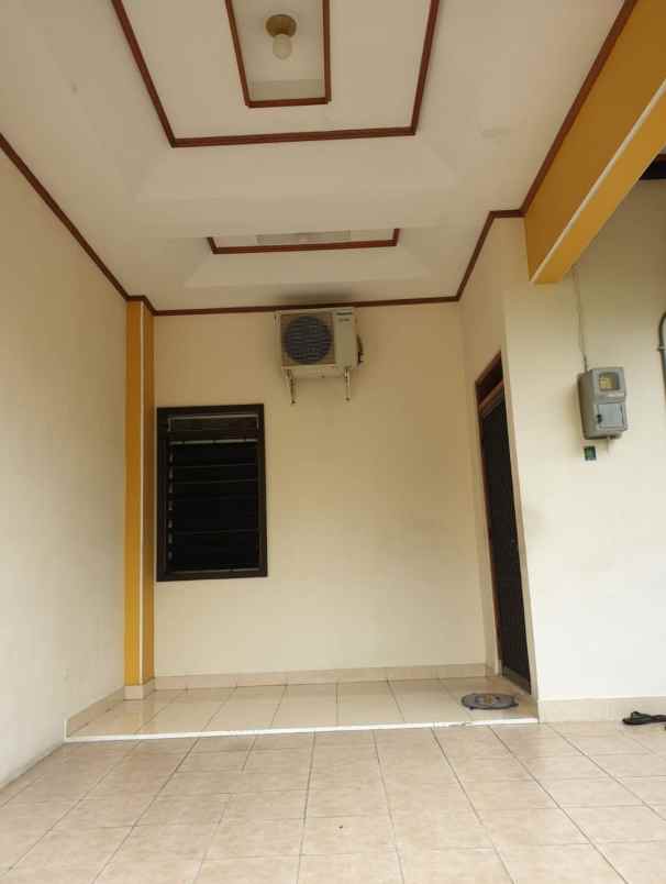 dijual rumah sutorejo