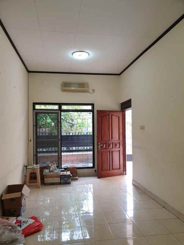 dijual rumah sutorejo