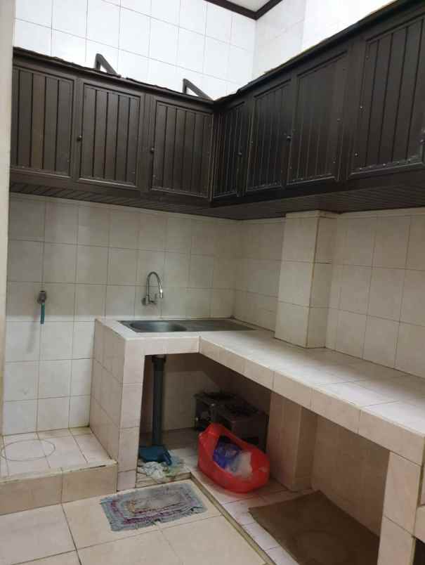 dijual rumah sutorejo