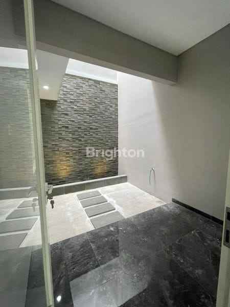 dijual rumah sutorejo