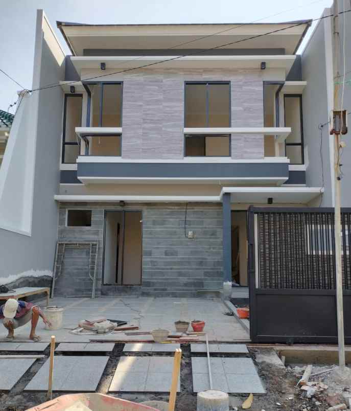 dijual rumah sutorejo prima