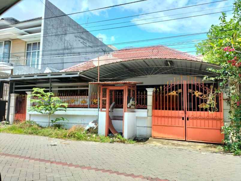 dijual rumah sutorejo timur