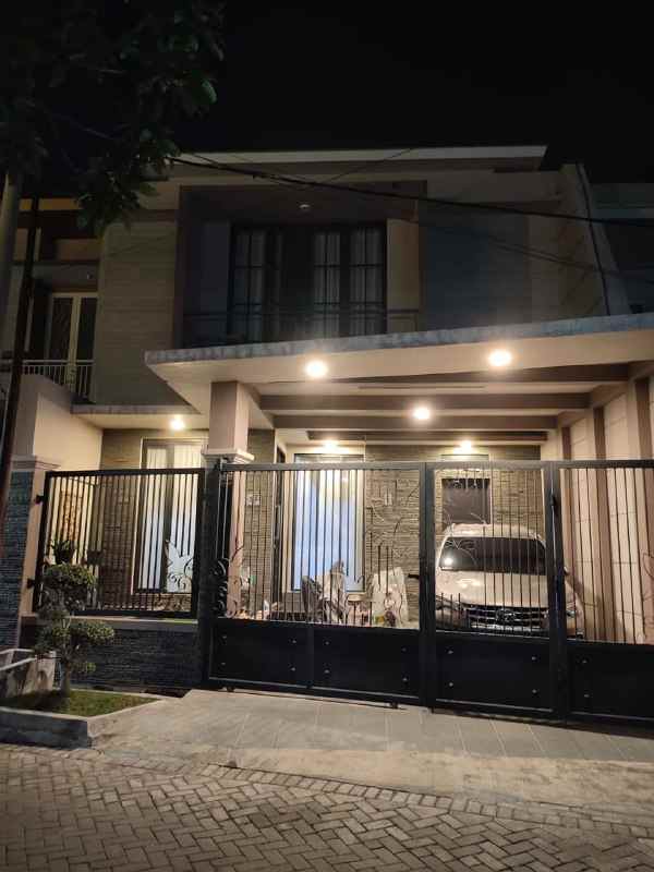 dijual rumah sutorejo timur