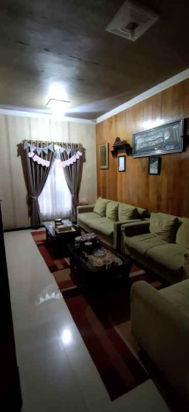 dijual rumah taman embong anyar